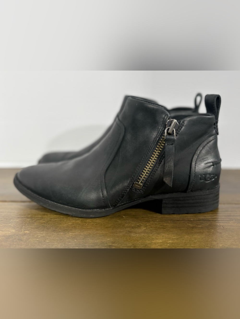 UGG Aureo Leather Ankle Boot - Black - Women's Size 8.5 - Picture 3 of 11